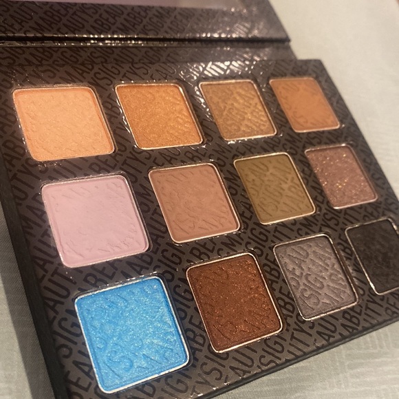 Sigma Beauty Smoke Screen Eyeshadow Palette - Picture 2 of 3